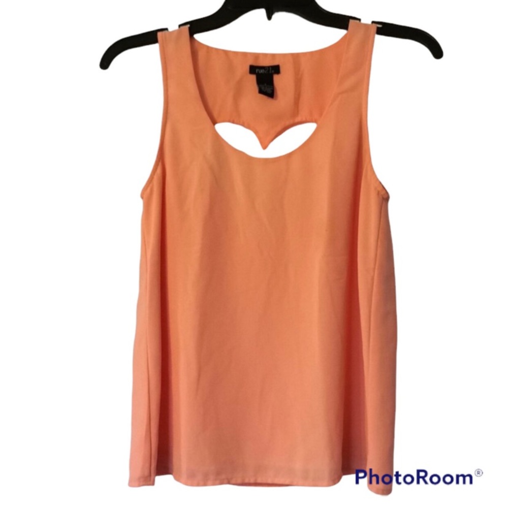 Rue 21 tank